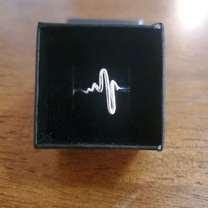 925 Sterling Silver Heartbeat ring